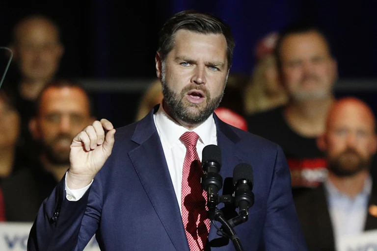 The US vice-president J.D. Vance in front of a microphone.