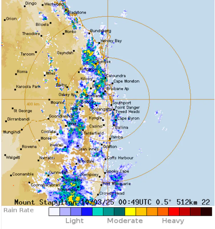 Radar images show rain hovering over parts of Qld and NSW