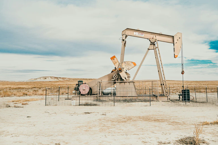 Un forage pétrolier.