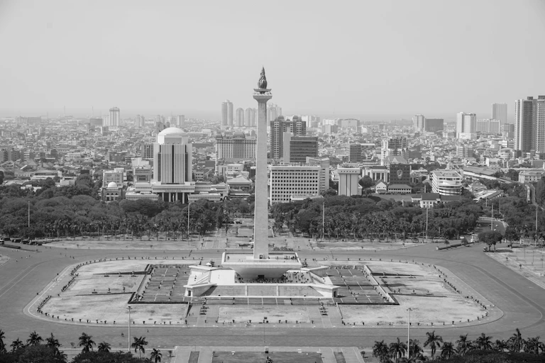 Situasi kota Jakarta dengan Monumen Nasional