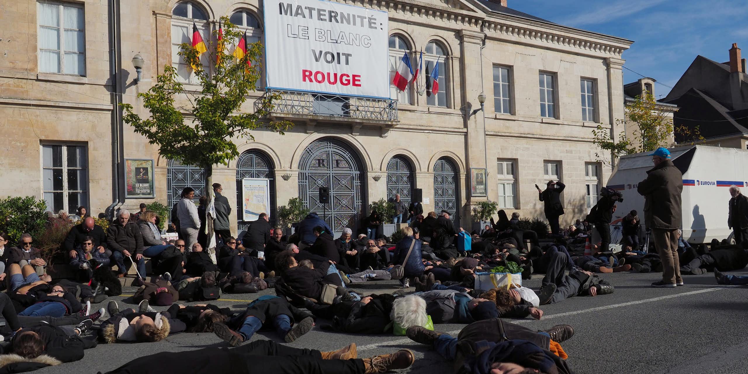 Risques cachés de l’accouchement en France : les défis des naissances inopinées hors maternité