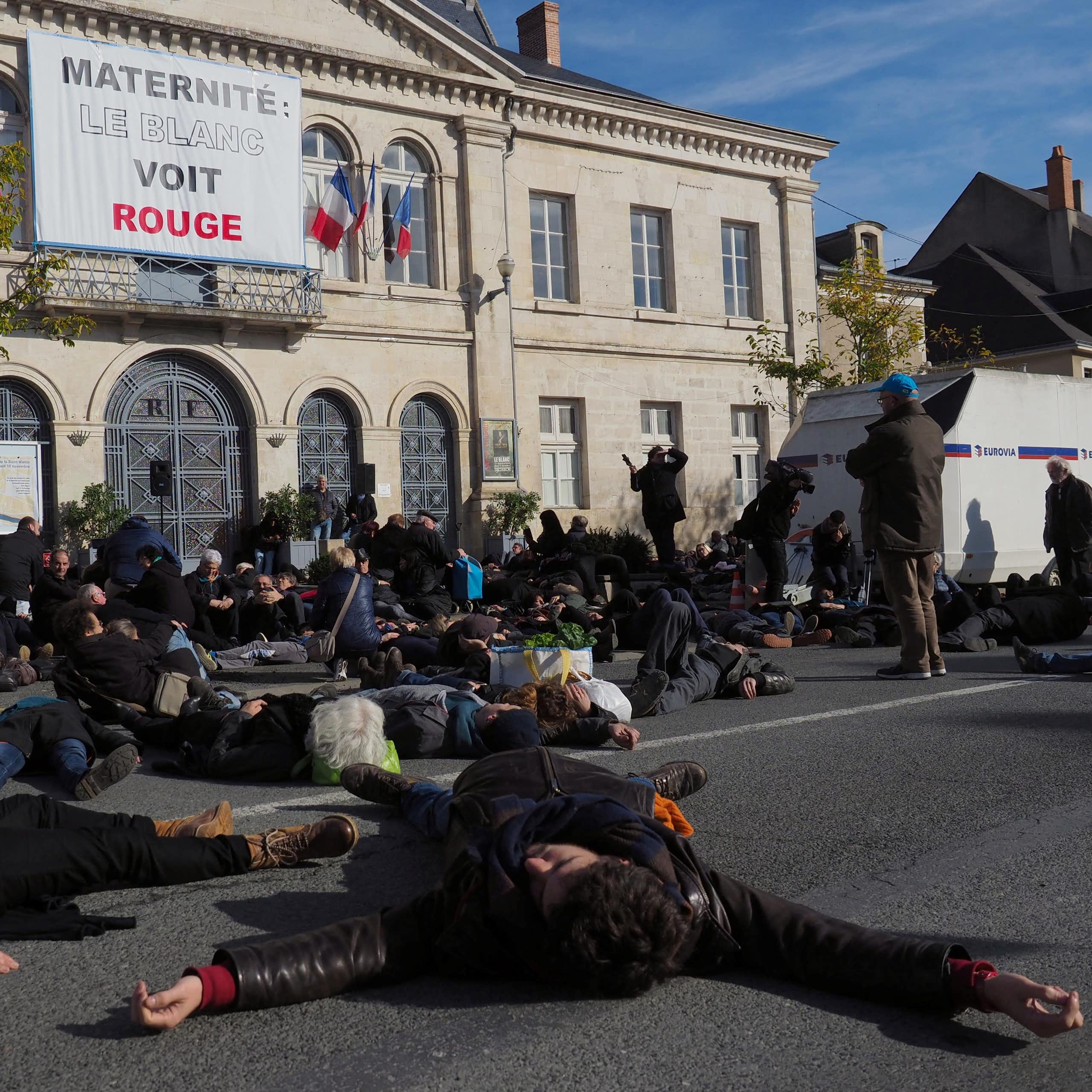 Risques cachés de l’accouchement en France : les défis des naissances inopinées hors maternité