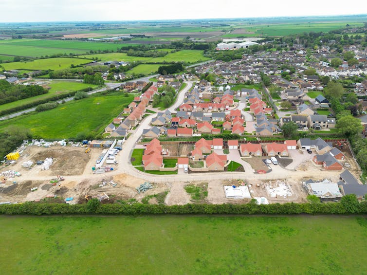 Starmer’s plan to ‘build baby build’ dangers extra American-style car-dominated sprawl 1 Aerial shot of new houses being built on the edge of a village in England