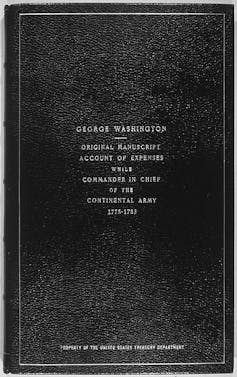 Incendios, guerras y burocracia: varios viajes para establecer un archivo nacional estadounidense 2 Un libro de color oscuro con