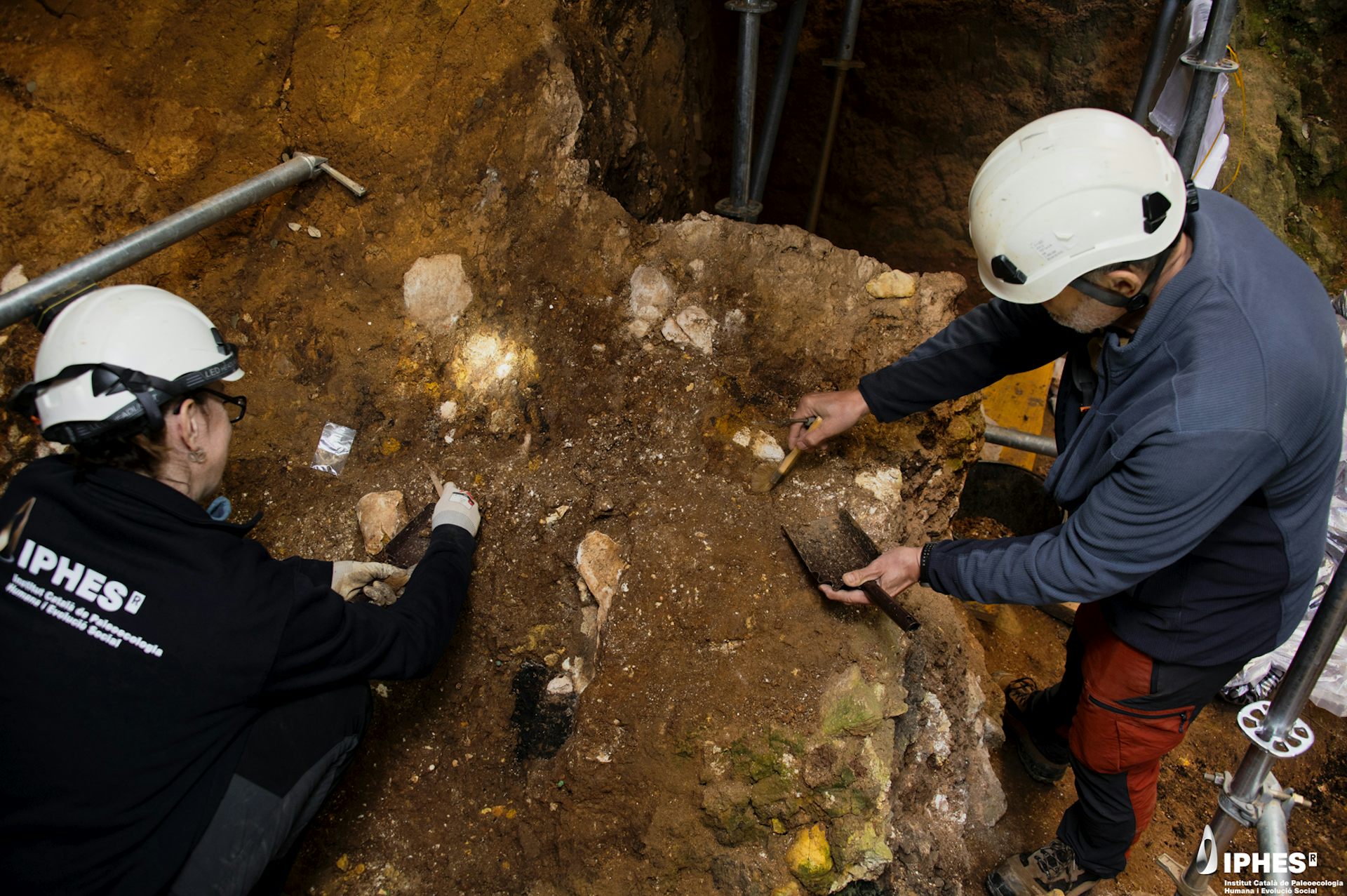 Archaeological excavation work at the Sima del Elefante site.