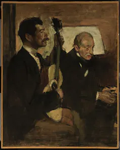 Pintura que retrata a un señor mayor escuchando a otro hombre tocar la guitarra.