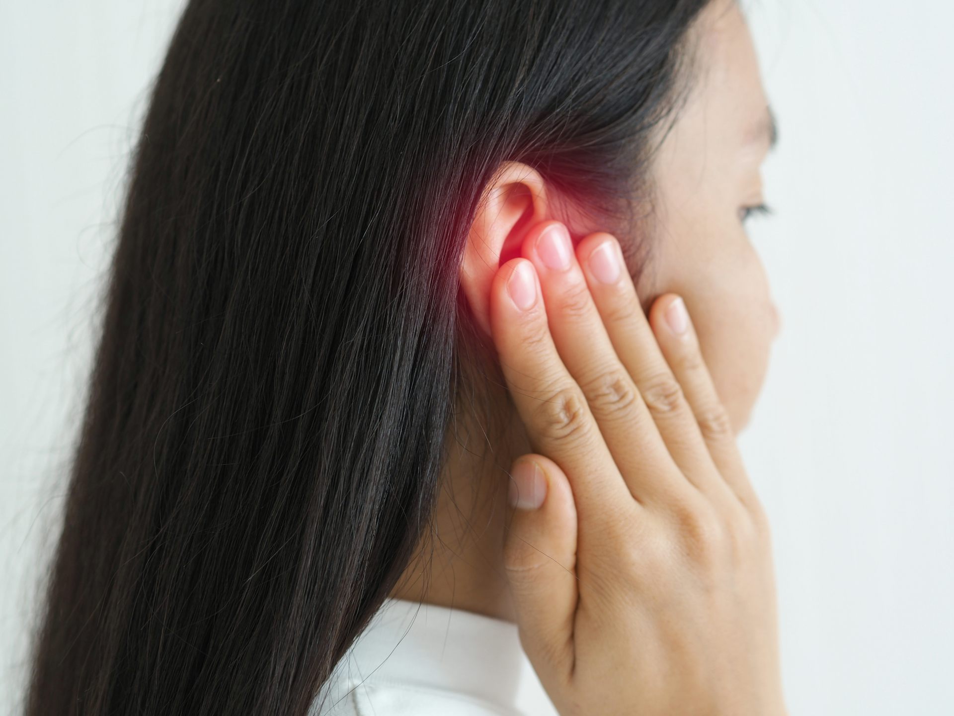 Kebiasaan pakai 'earphone' bisa picu gangguan pendengaran dan telinga berdenging.