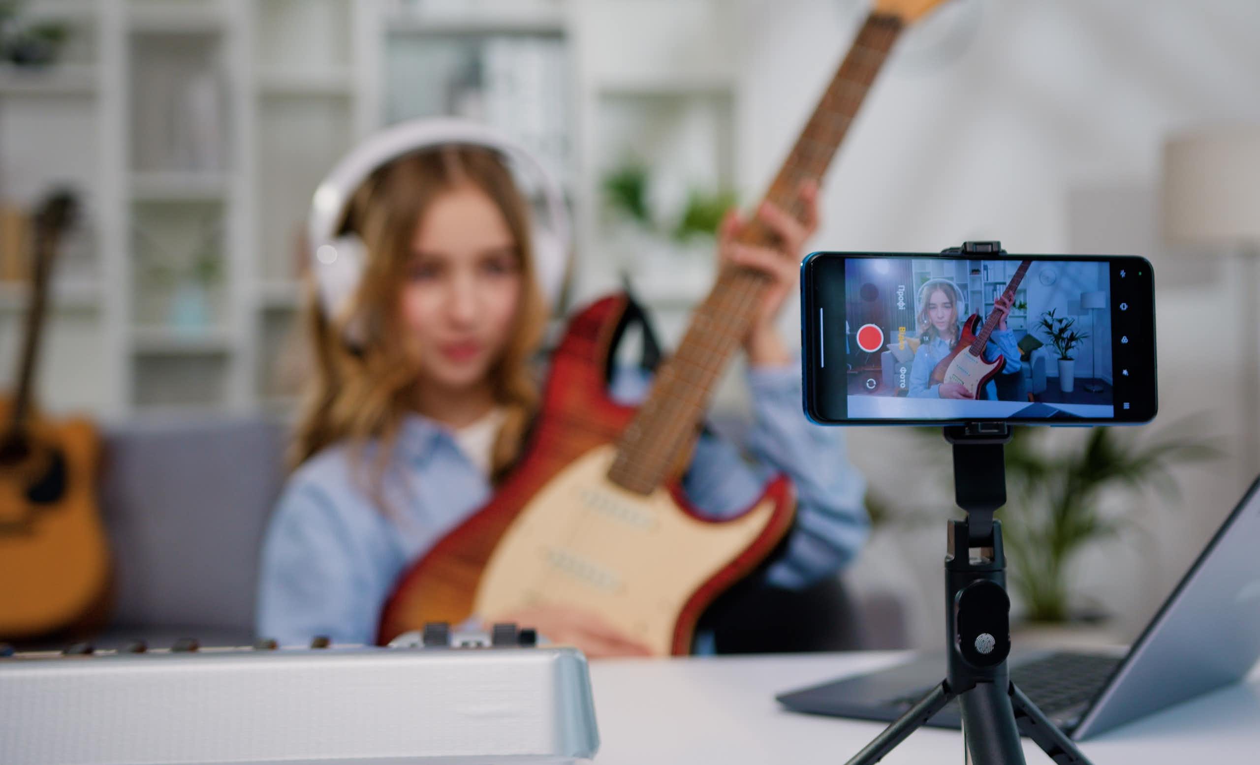 Jóvenes y adolescentes en redes sociales: ¿consumidores o creadores?