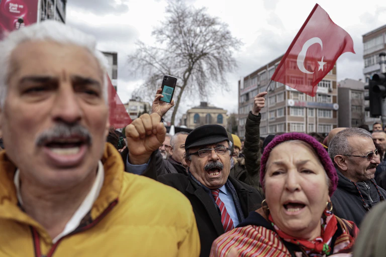 Supporters of Istanbul mayor, Ekrem İmamoğlu, shouting slogans and waving flags.