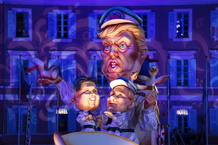 Un char allégorique défile