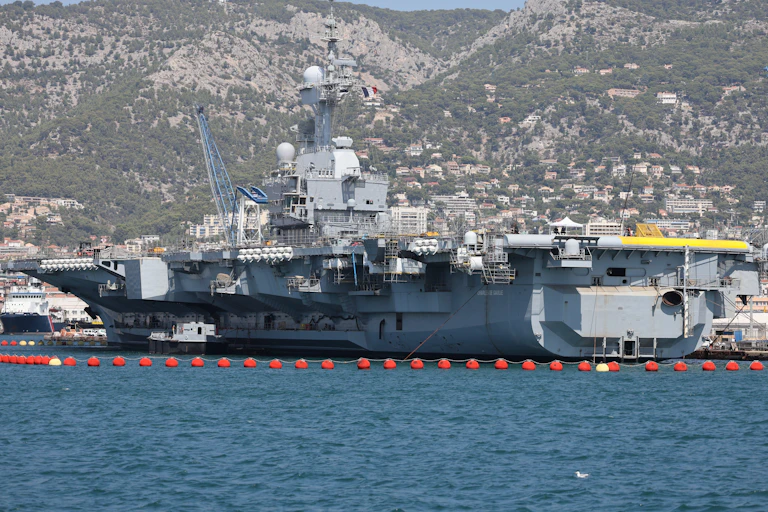 Un porte-avions