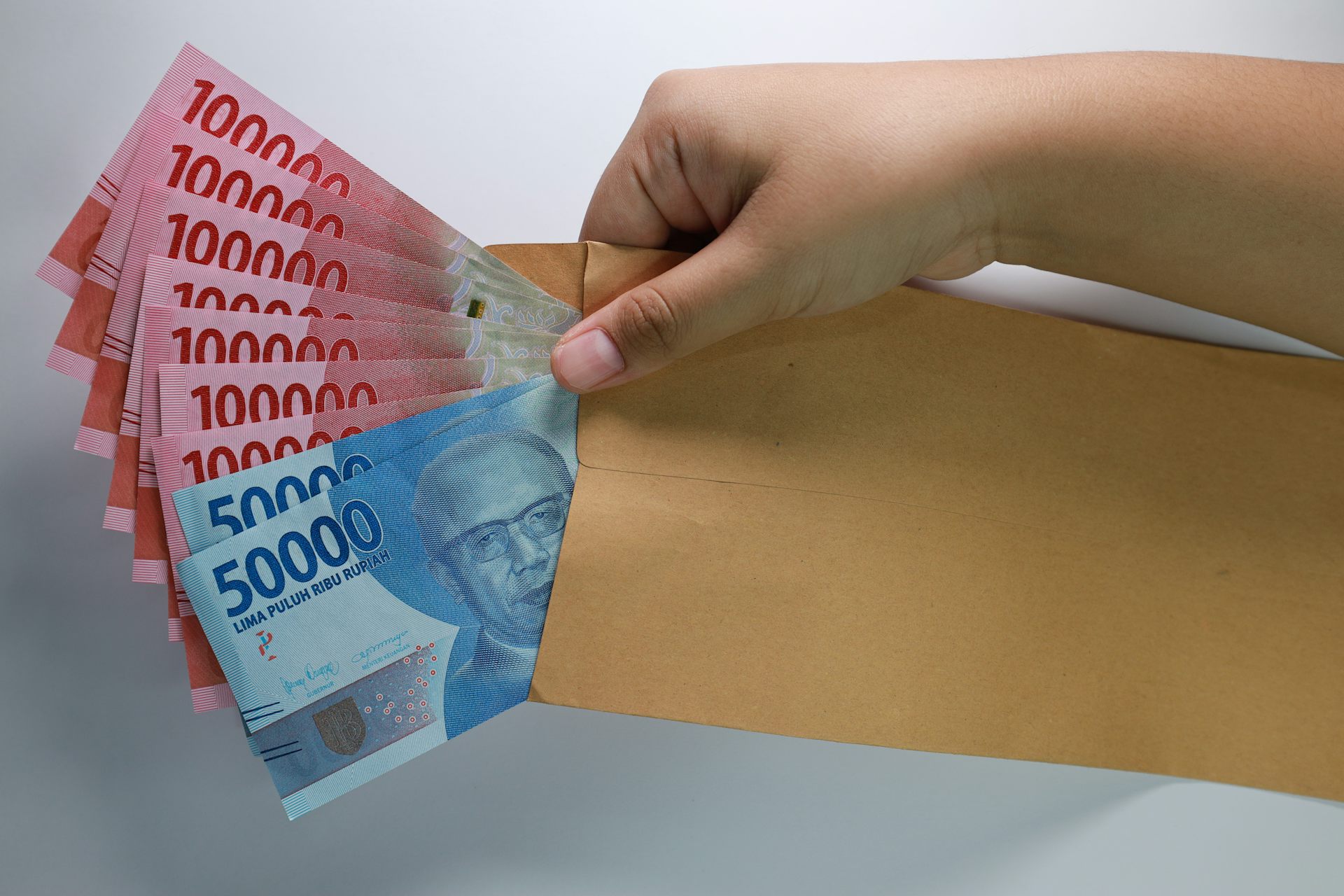 Bantuan pangan bisa diberikan salah satunya melalui 'cash transfer'.