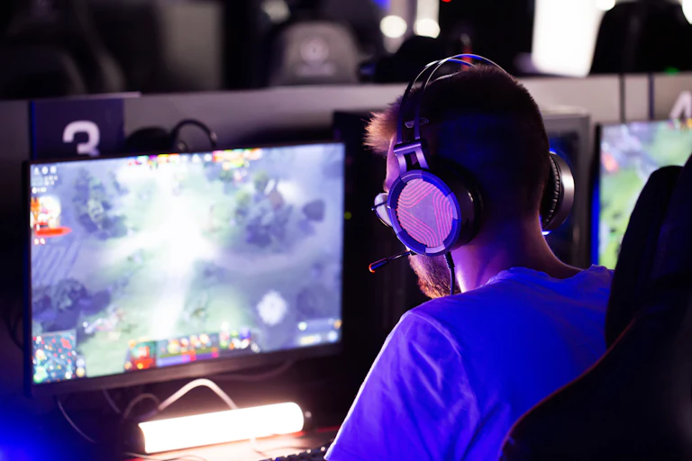 A man wearing a headset playing an online game