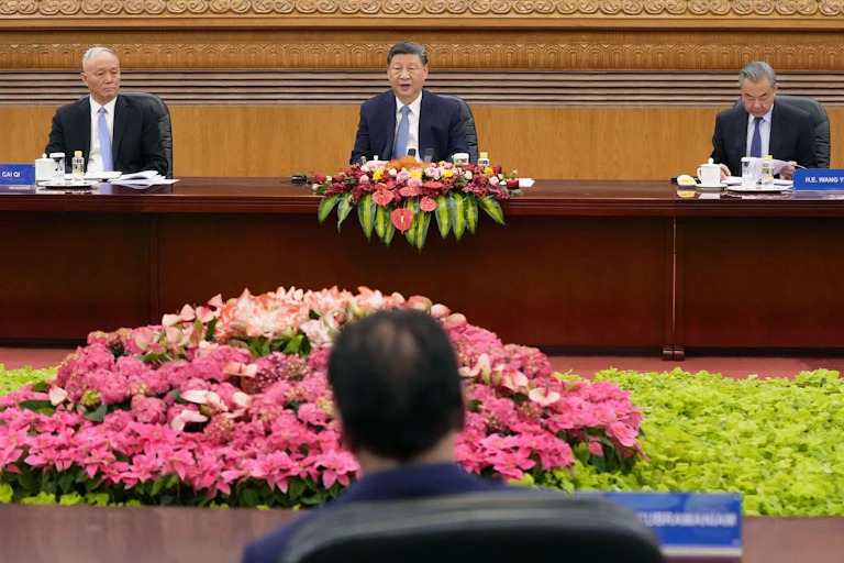 President Xi Jinping, sitting in the middle of the picture, met international business leaders in the Great Hall of the People in Beijing.