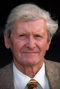 Babe at 30: why this much-loved movie is among the best possible cinematic translations of a kids’s ebook 1 An elderly grey-haired gent dressed in a tweed jacket.