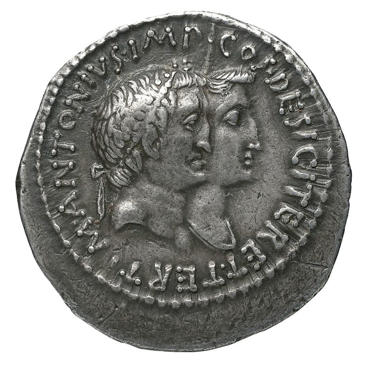 Octavia, a lady whispered the cara of Augustus 2 39 AEC Currency in which Marco Antonio and Octavia appear.