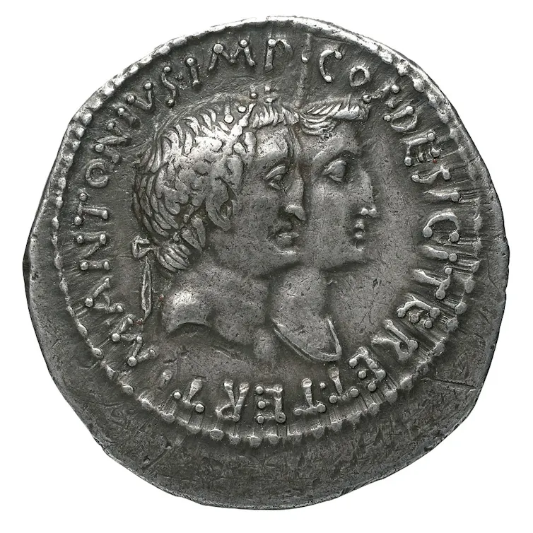 Moneda del 39 a.e.c. en la que aparecen Marco Antonio y Octavia.