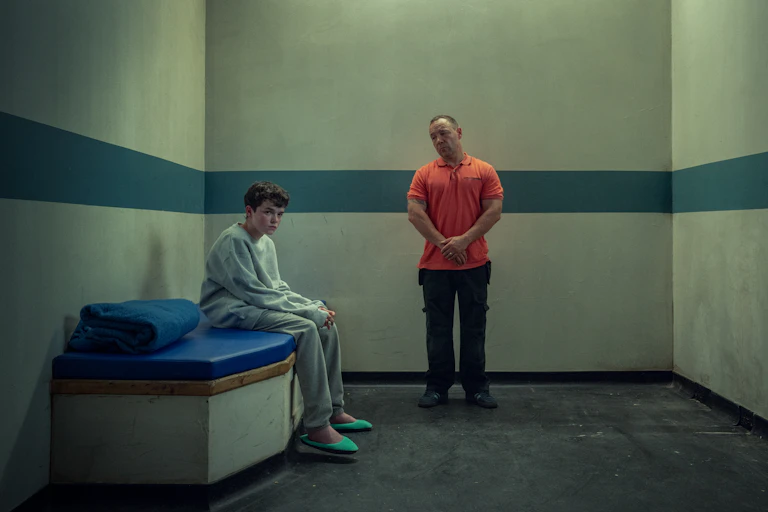 Owen Cooper as Jamie Miller and Stephen Graham as Eddie Miller in a prison cell