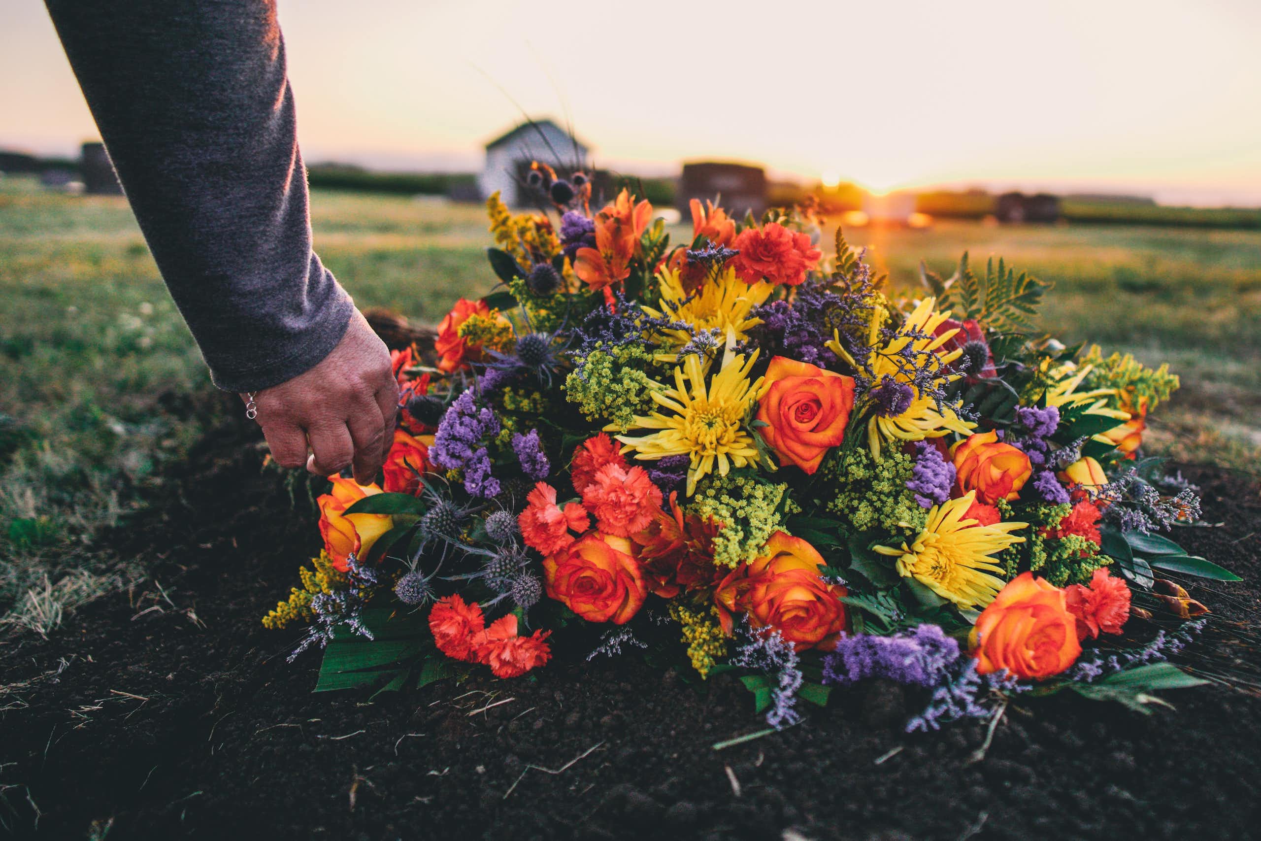 Mieux enterrer les défunts : le compostage, une nouvelle voie funéraire ?
