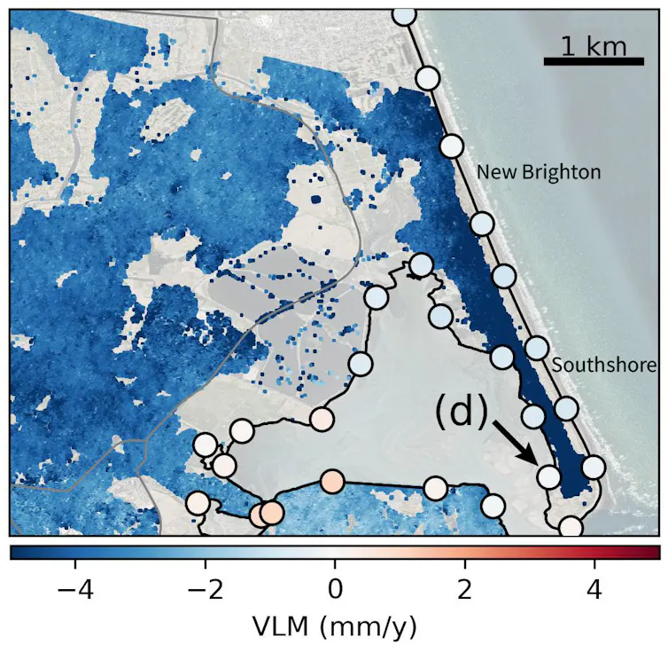 A map of subsidence in Christchurch. Circles dotted around the coastline show NZSeaRise estimates (2003-2011), blue circles show results of this study (2018-2021).