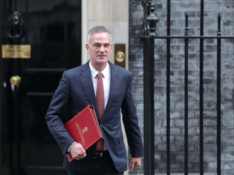 Peter Kyle outside 10 Downing Street
