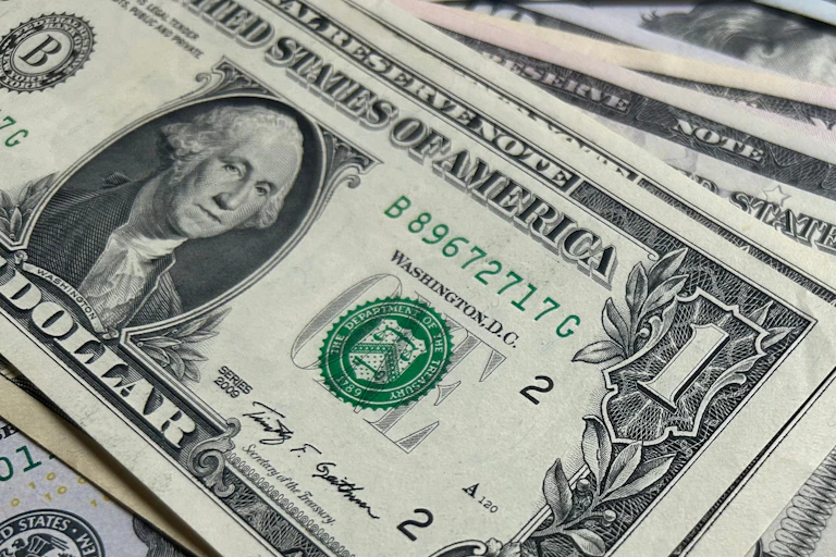 des billets de dollars