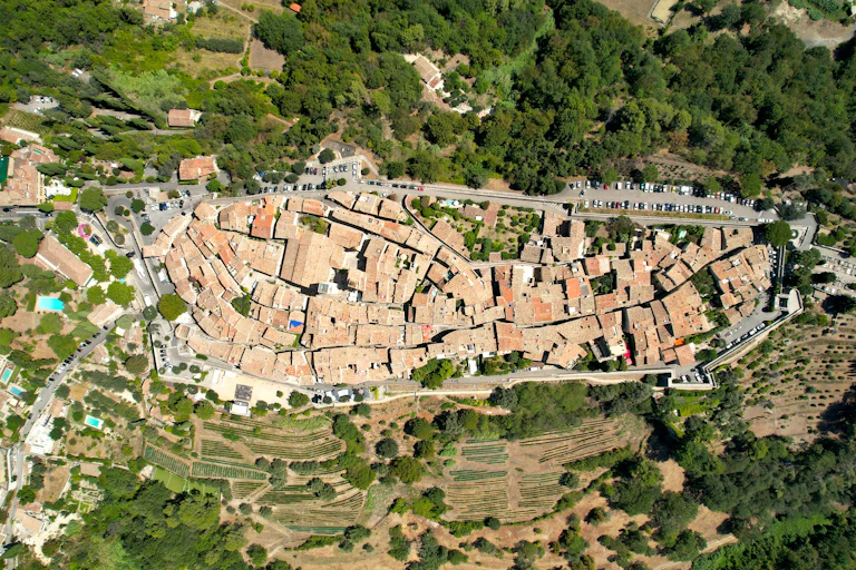 Un village de la Côte-d’Azur