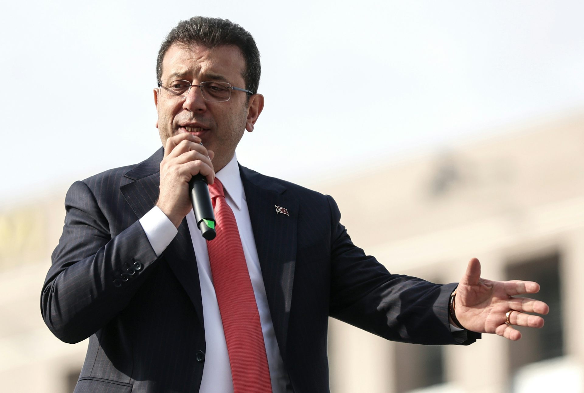 Ekrem İmamoğlu giving a speech.