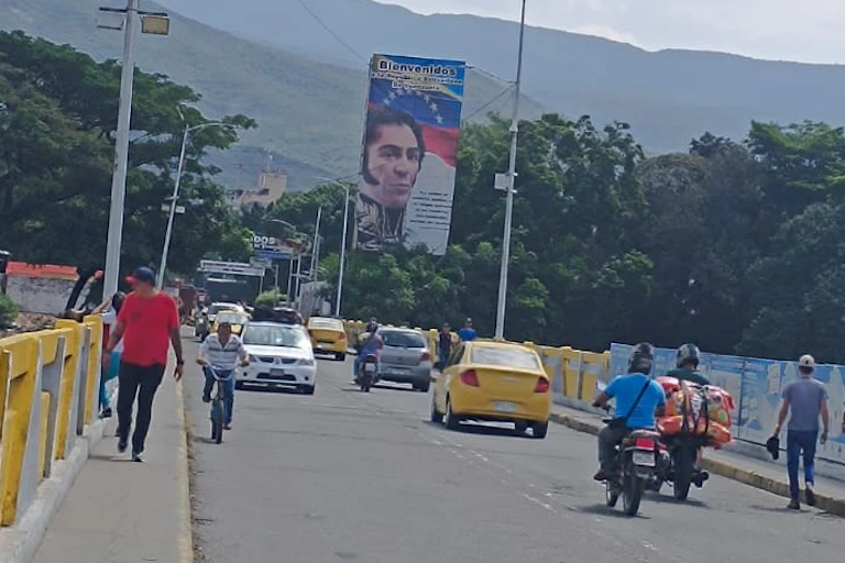 Traffic on the border between Colombia and Venezuela.