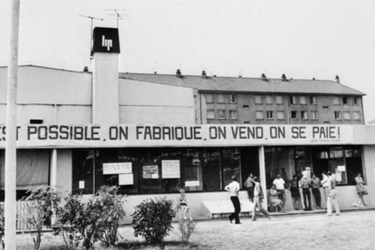 Devant de l'usine LIP en 1973