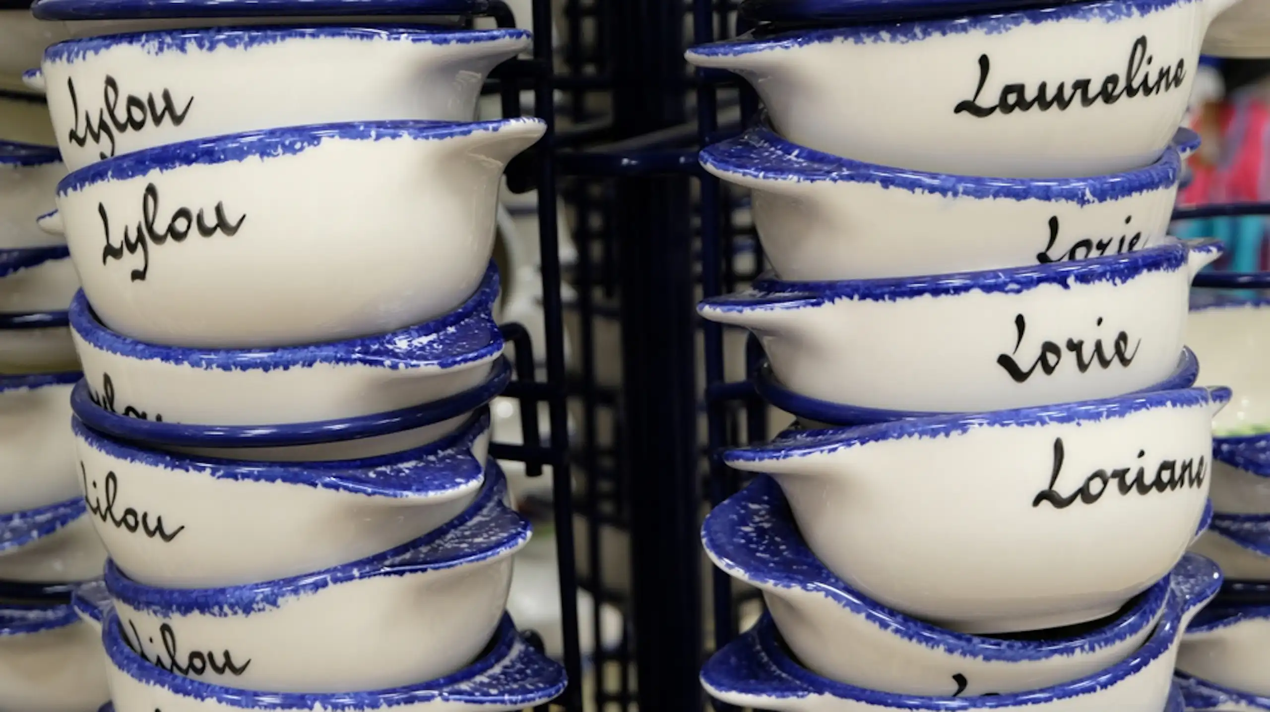 Des bols bretons dans un magasin