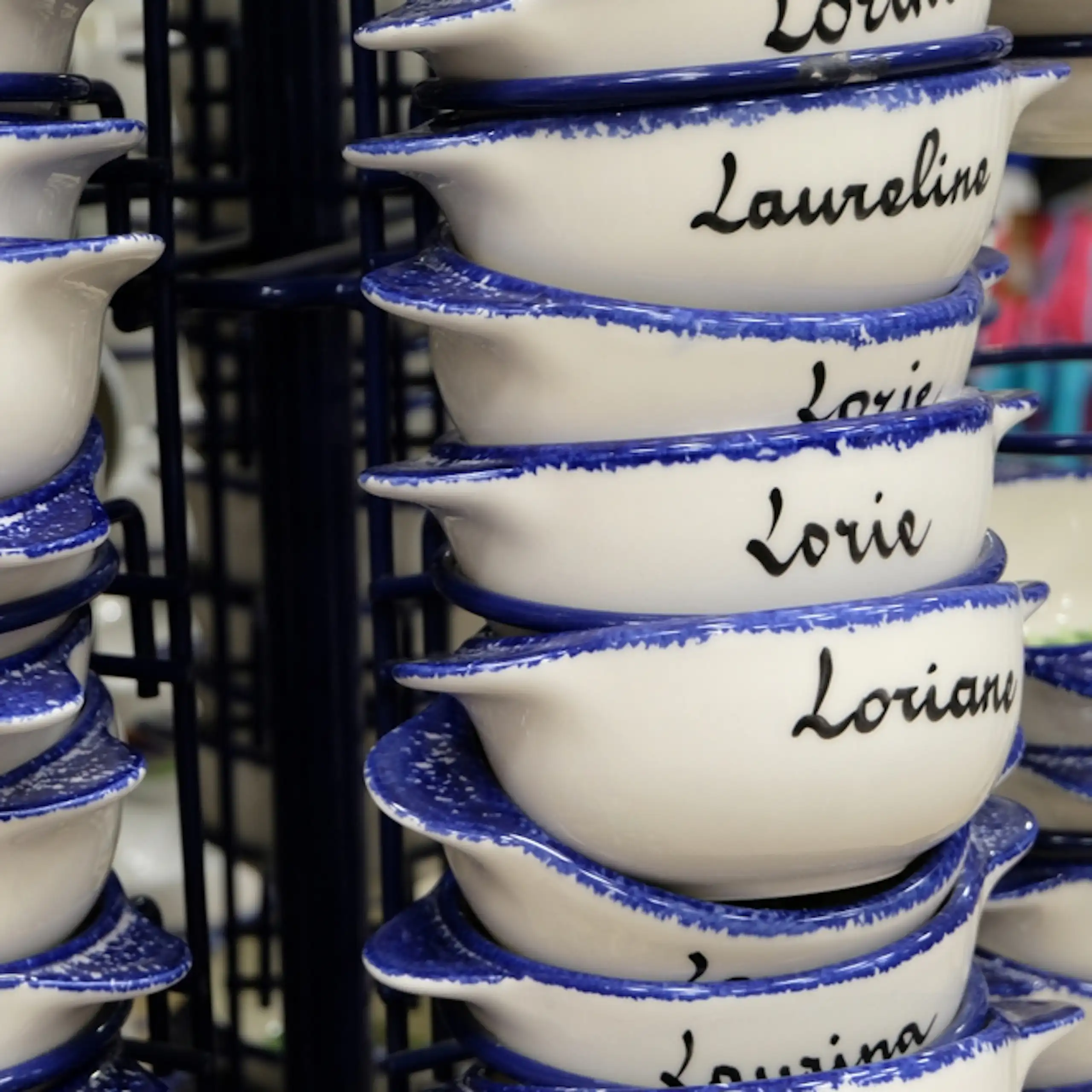 Des bols bretons dans un magasin