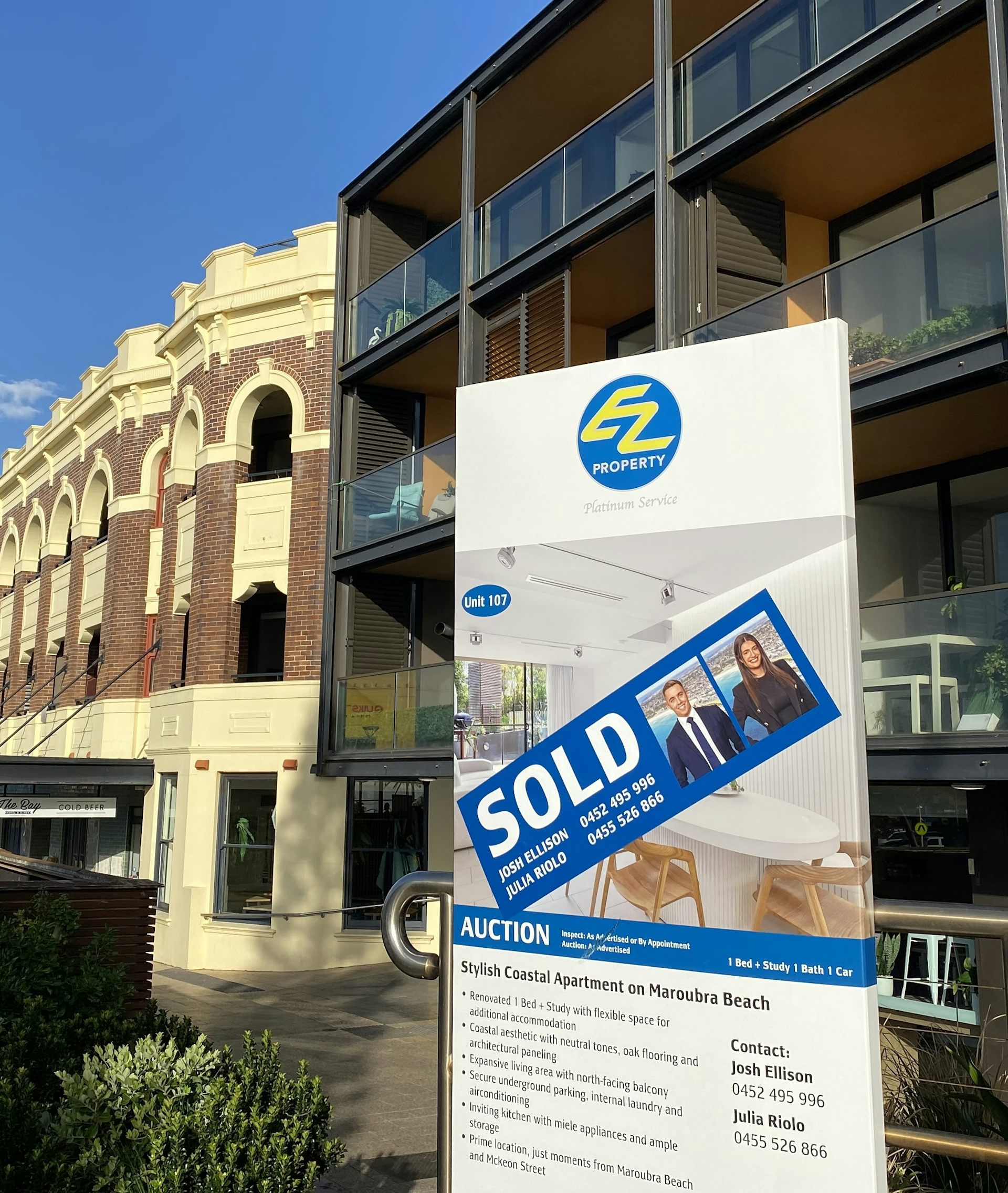 For sale sale sign in front of a block of apartments in Maroubra, Sydney