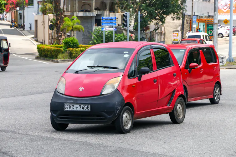 Voiture Tata Nano dans les rues de Colombo au Sri Lanka