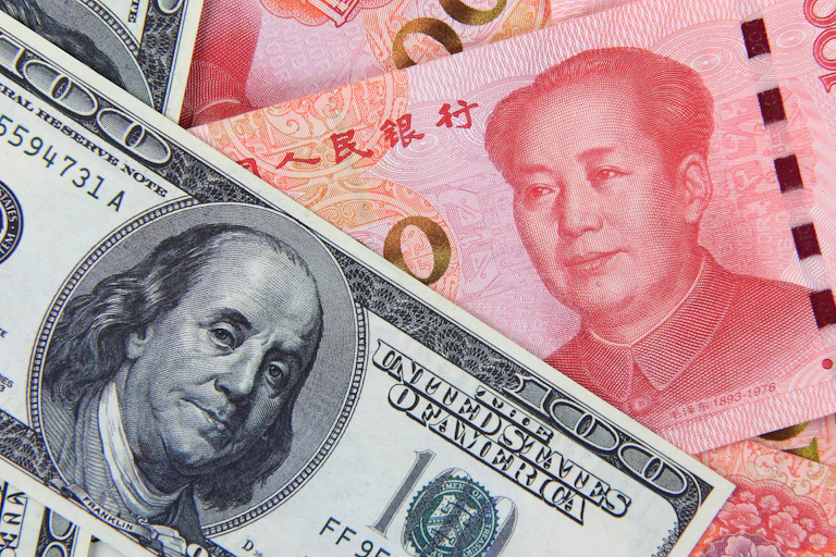 US and Chinese banknotes