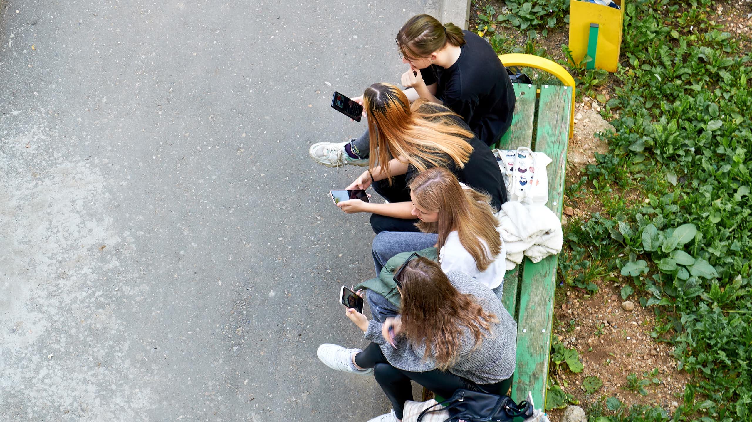 El papel de los amigos en el bienestar digital adolescente