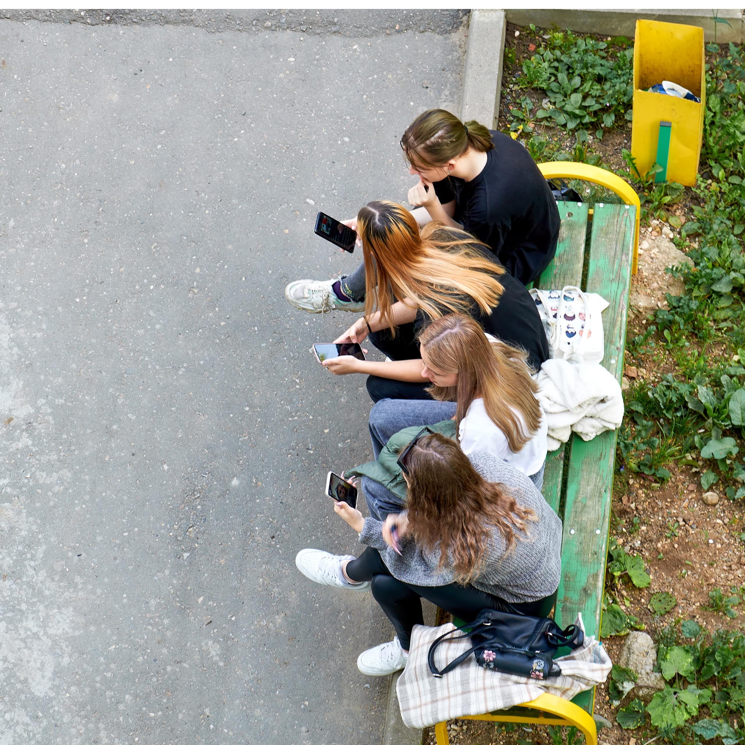 El papel de los amigos en el bienestar digital adolescente