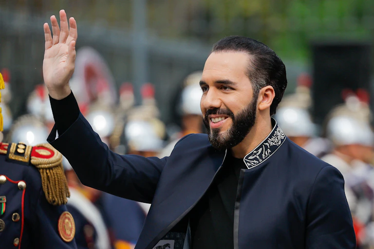 Nayib Bukele waves to a crowd.