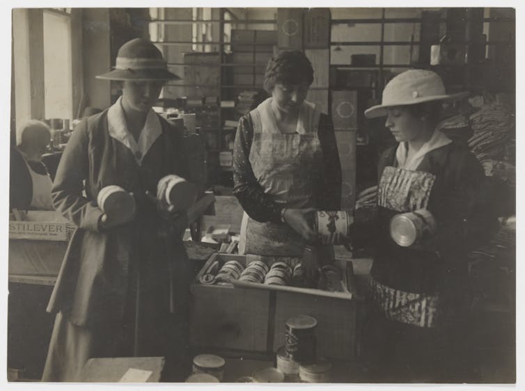 Black and white photo: three women.