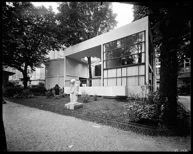 The L'Esprit Nouveau Pavillion, designed by Le Corbusier and Pierre Jeanneret, with straight lines and clear Cubist inspiration.