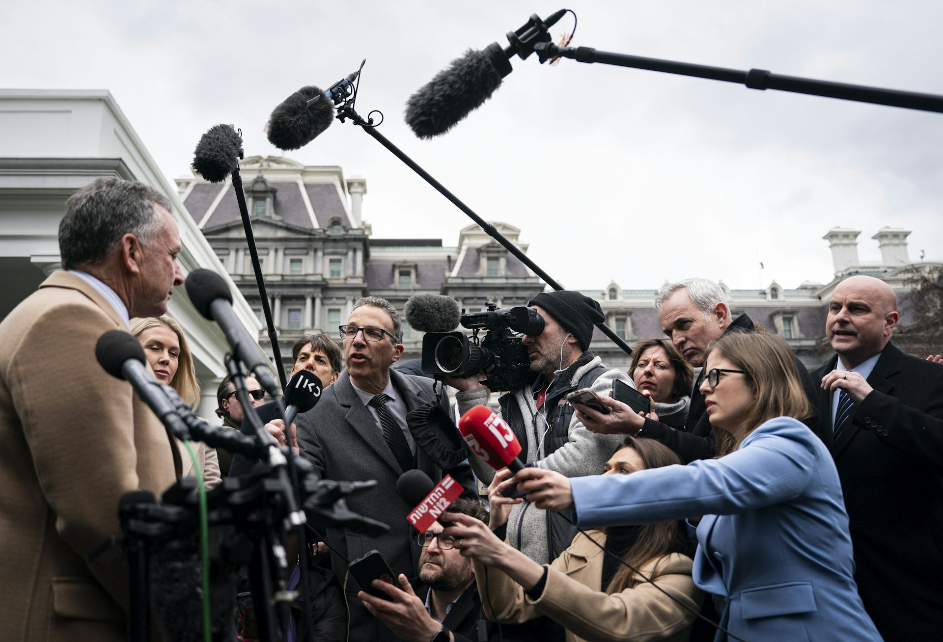 Steve Witkoff speaks to reporters outside the White House.