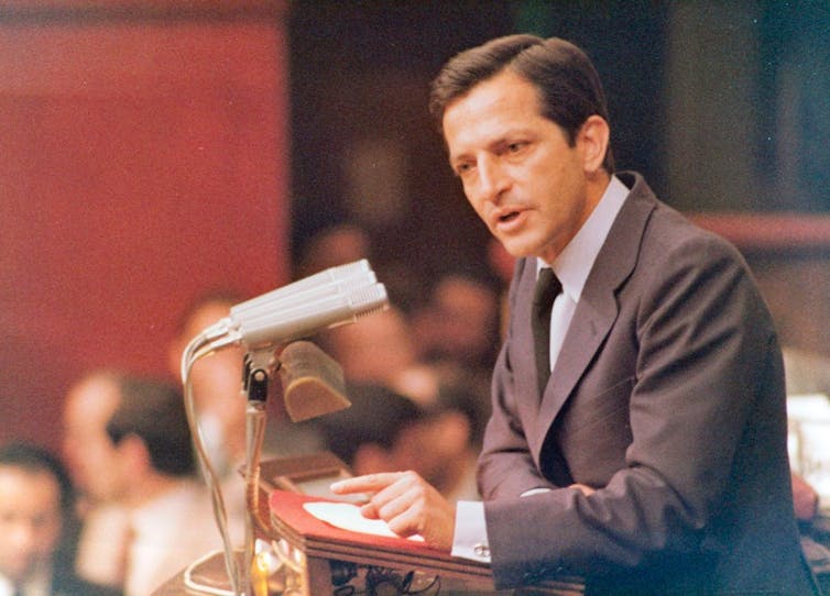 Spanish political transition: a a hit type? 1 The man speaks from Lecten.