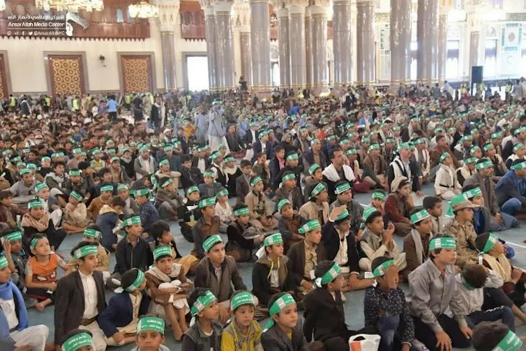 Cérémonie religieuse pour les effectifs des camps d’été (enfants) et des cours culturels (adultes), Ansar Allah media center, non datée