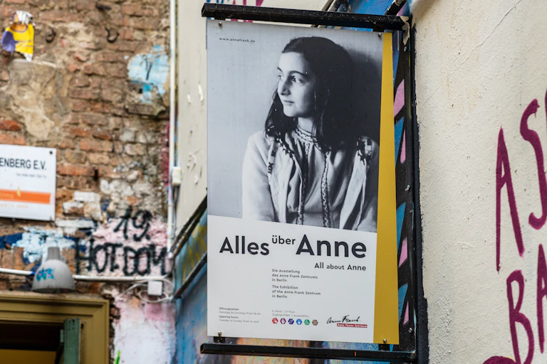 Exposition permanente "Tout sur Anne" du Anne Frank Zentrum (Berlin, 2022)