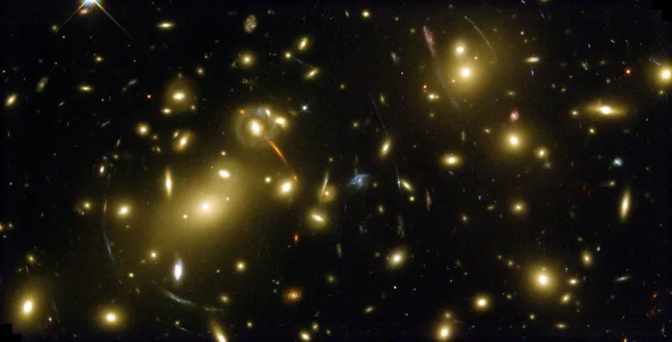 Cúmulo de galaxias Abell 2218.