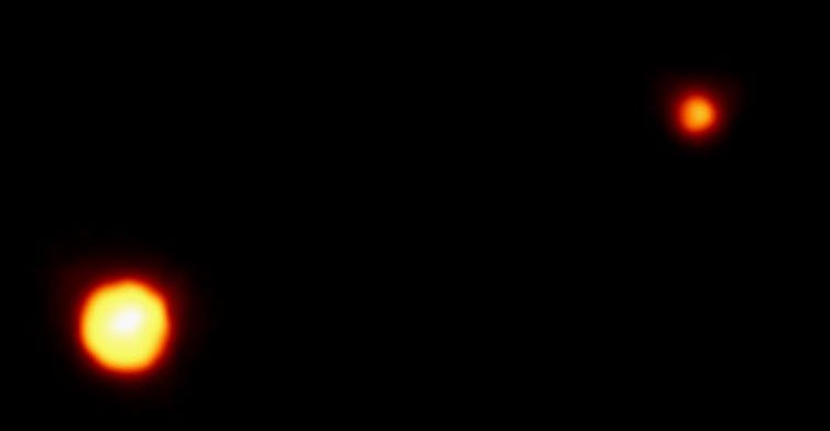 Plutón y su luna Caronte.