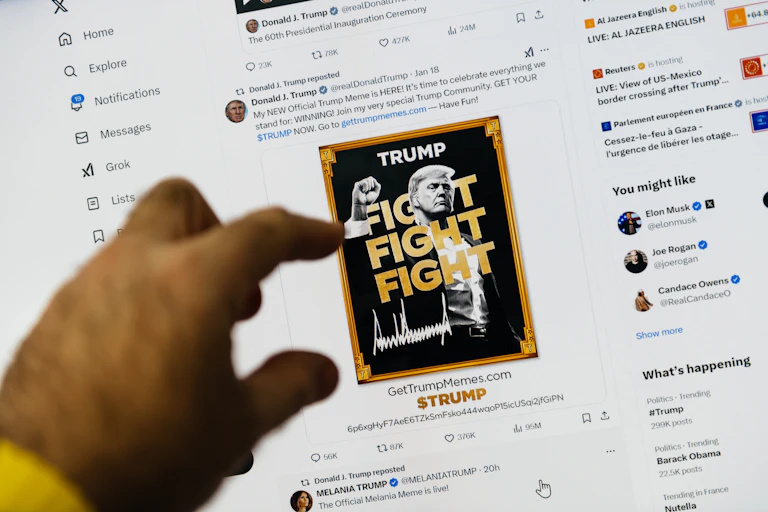 Page internet avec un tweet de Donald Trump incitant à acheter le $Trump.