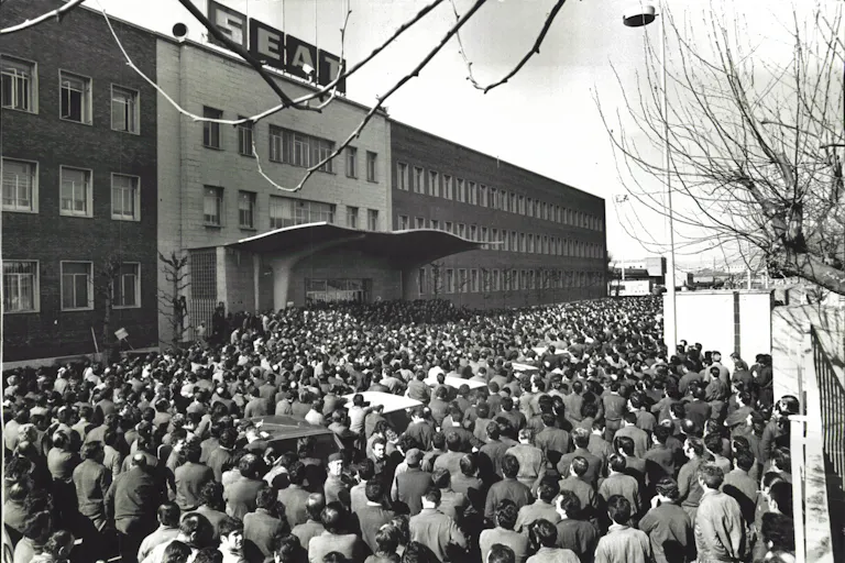 Asamblea multitudinaria de trabajadores de SEAT en Zona Franca Barcelona.