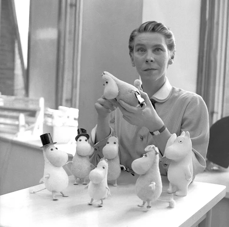 Tove Jansson holding a model of Moominmamma in a black and white photo