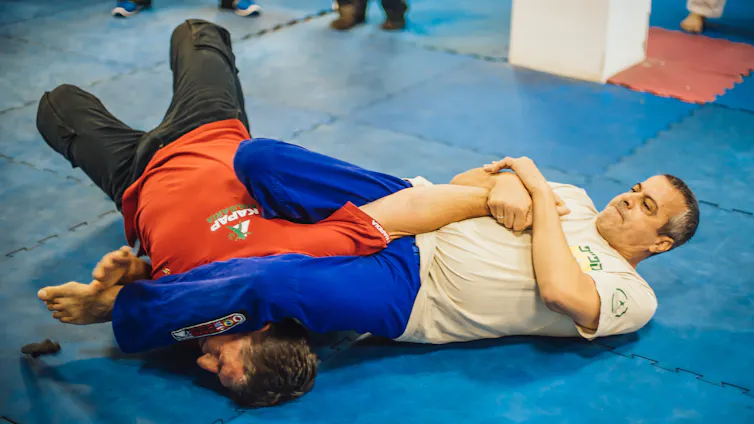 A jiu-jitsu practitioner applying an armbar.